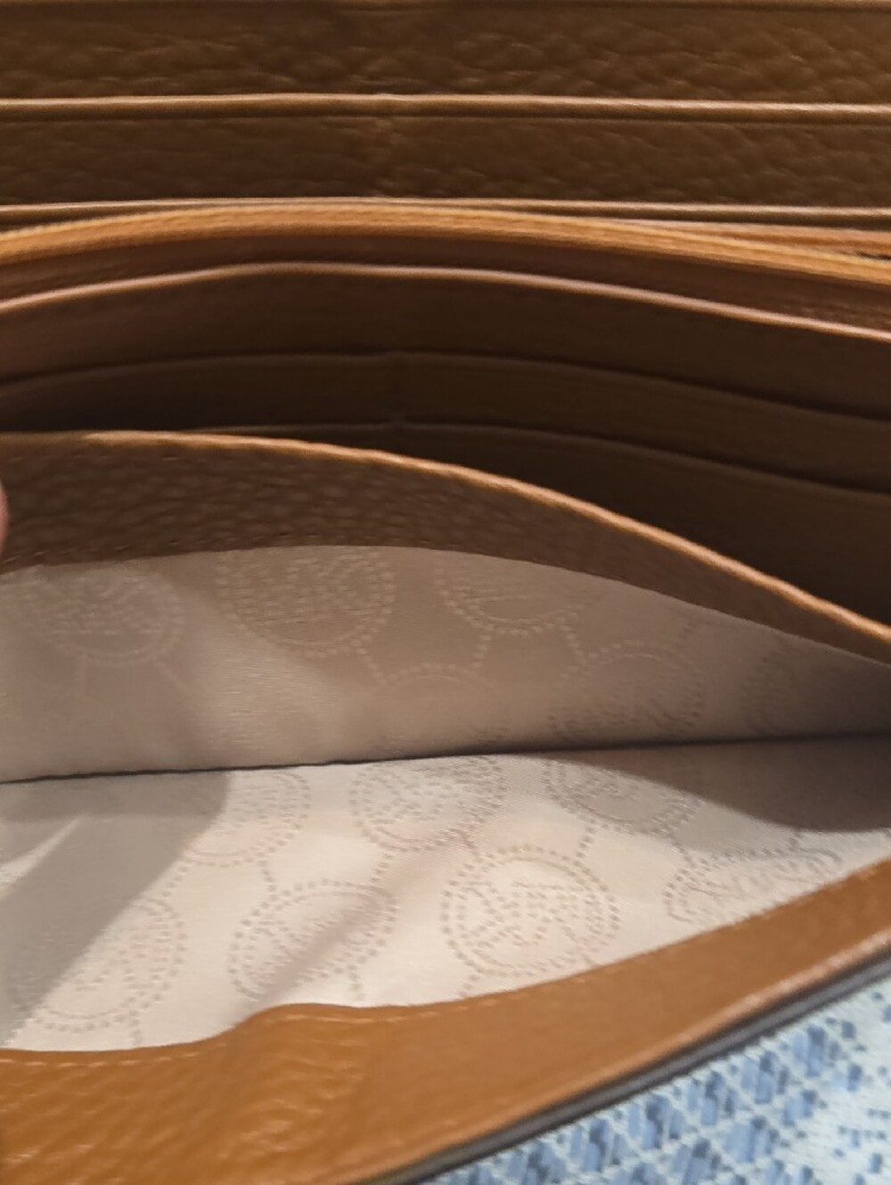 Michael Kors Tan Pebbled Leather Wallet with Gold MK Emblem - Picture 5 of 7